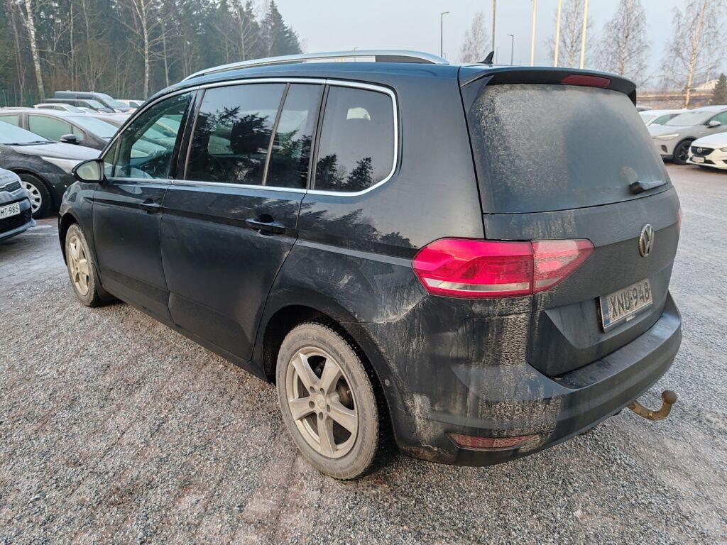 Volkswagen Touran 2017 Musta