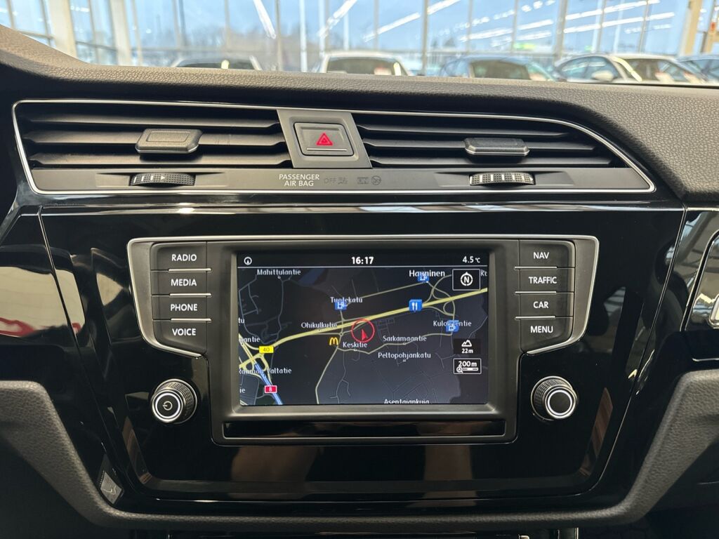 Volkswagen Touran 2017 Musta