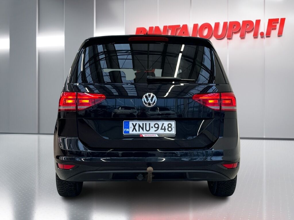 Volkswagen Touran 2017 Musta