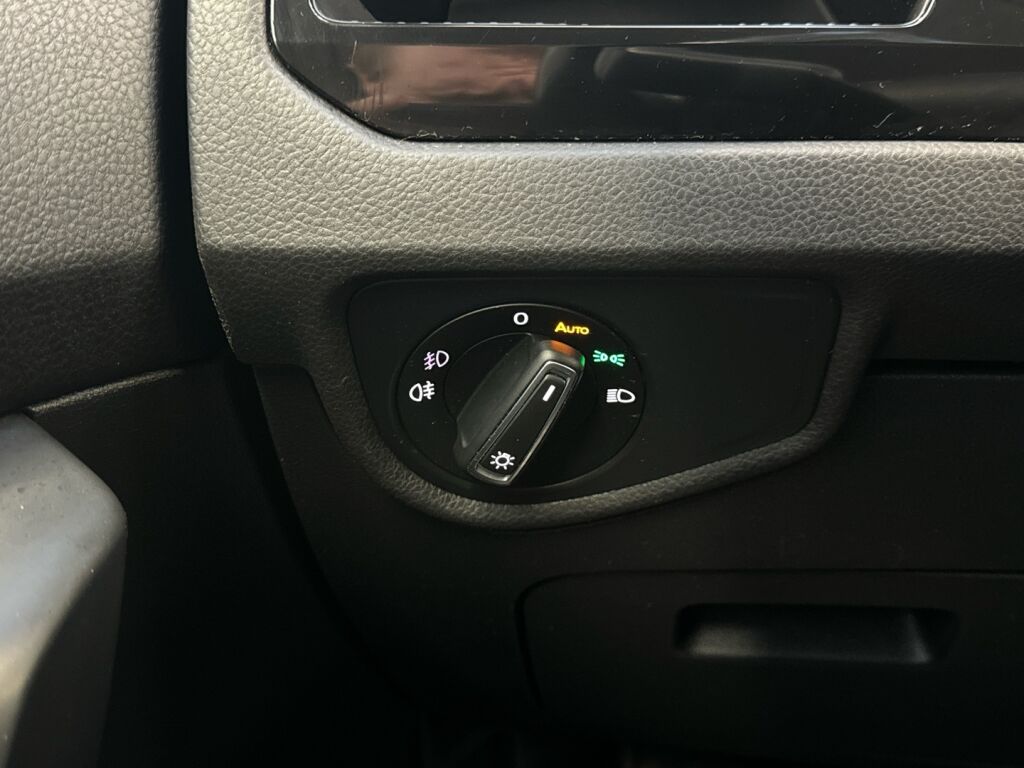 Volkswagen Touran 2017 Musta