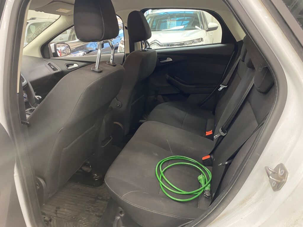 Ford Focus 2016 Valkoinen