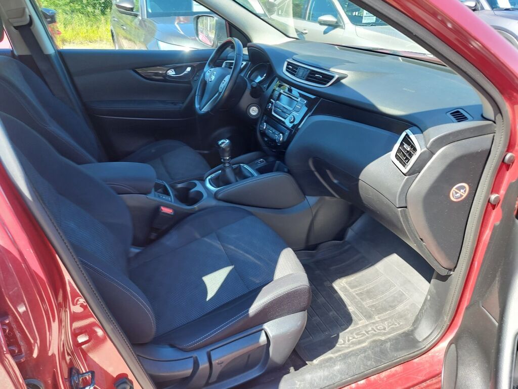 Nissan Qashqai 2016 Punainen