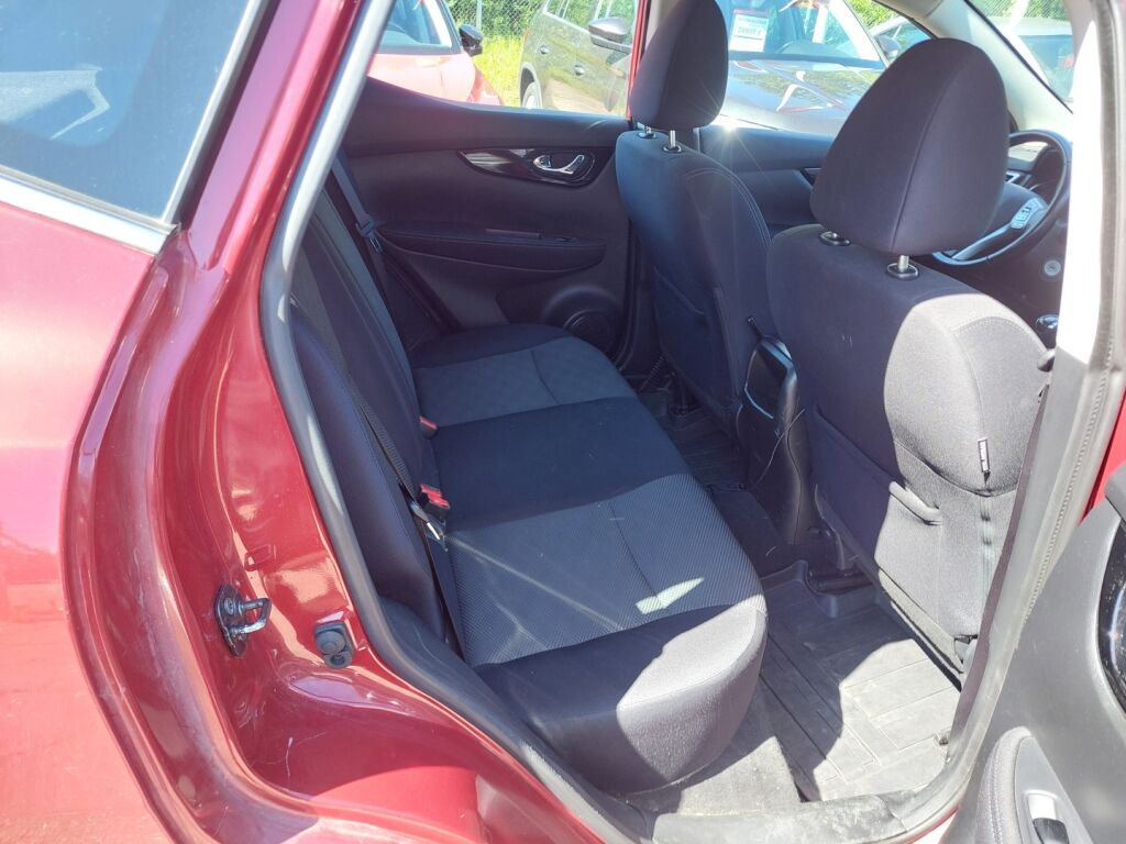 Nissan Qashqai 2016 Punainen