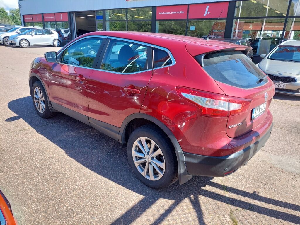 Nissan Qashqai 2016 Punainen