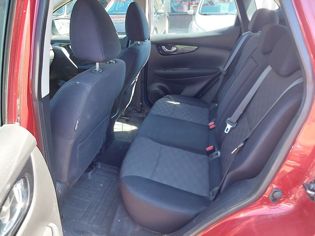 Nissan Qashqai 2016 Punainen