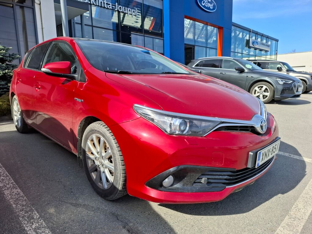 Toyota Auris 2016 Punainen