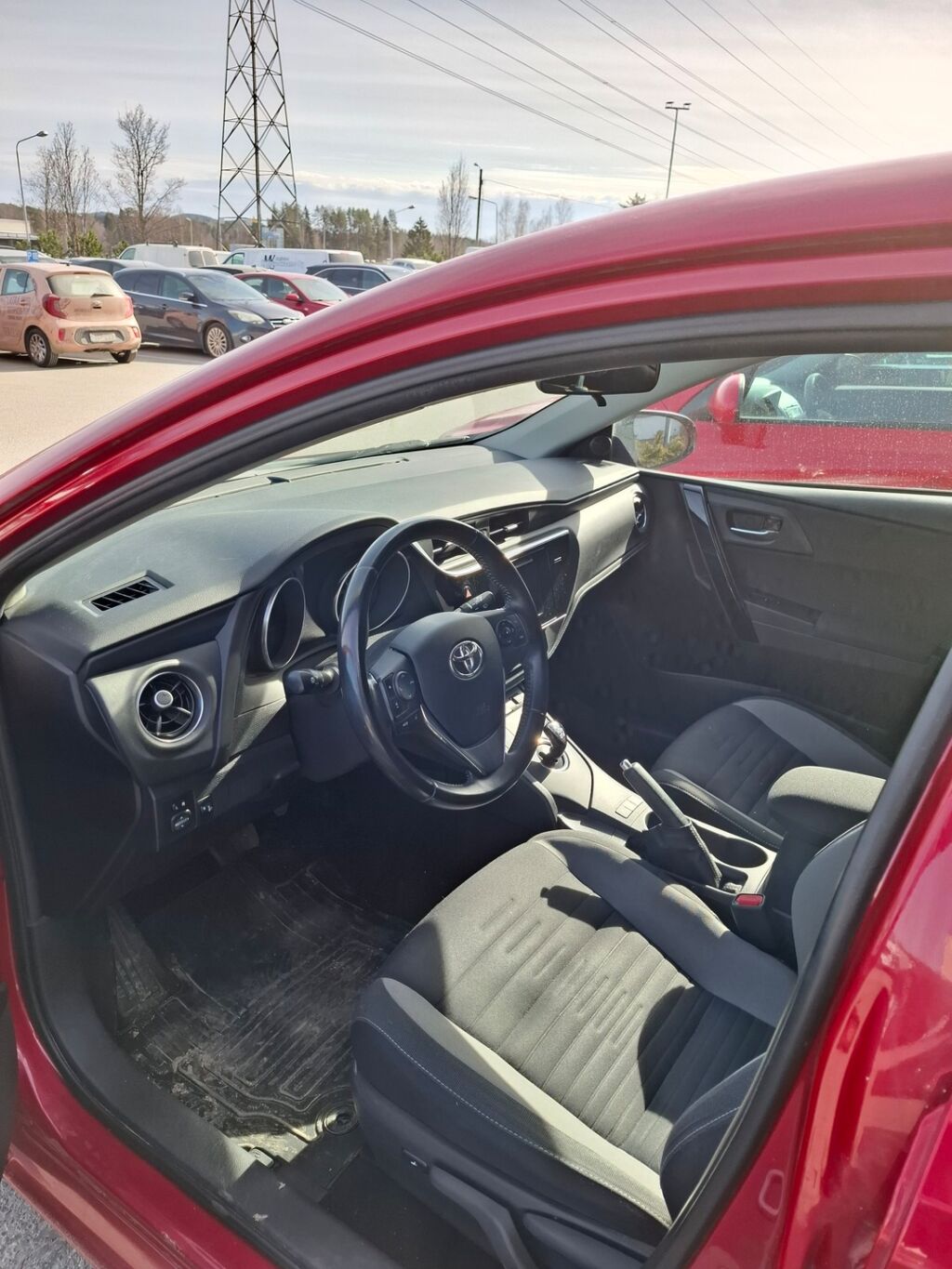 Toyota Auris 2016 Punainen