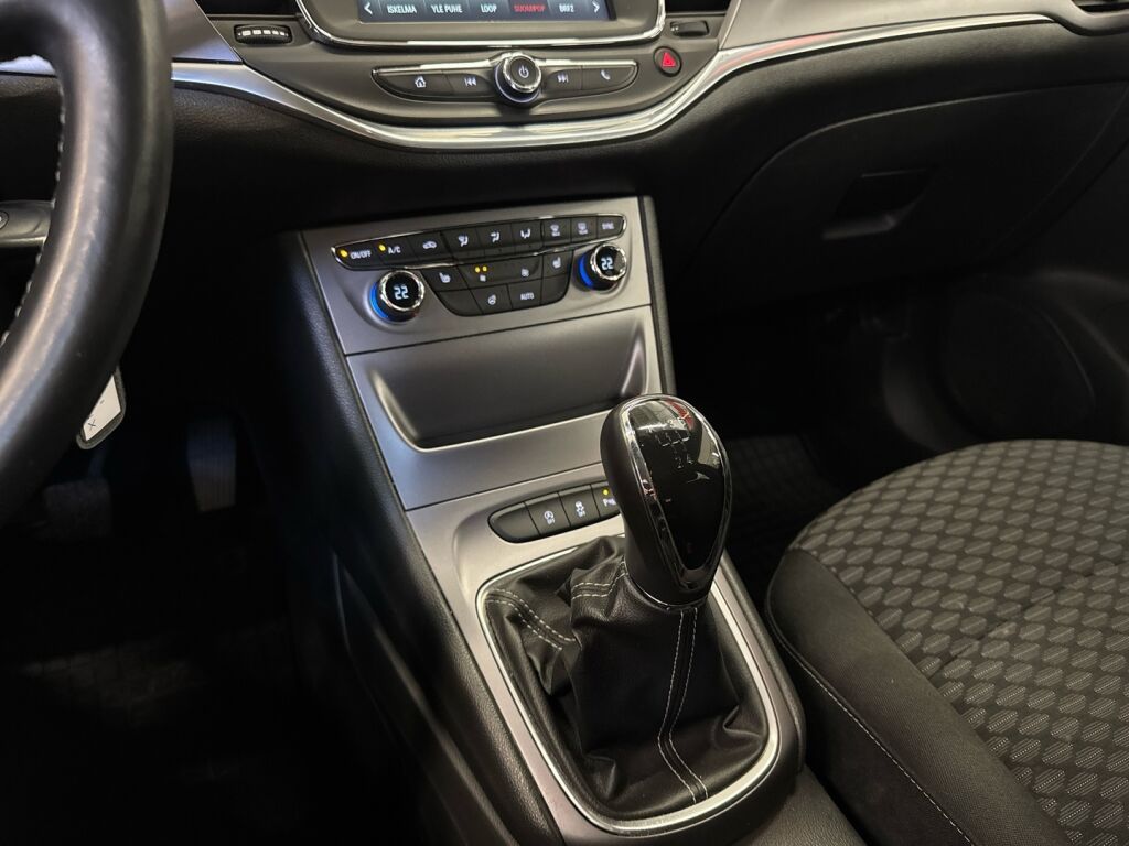 Opel Astra 2017 Punainen