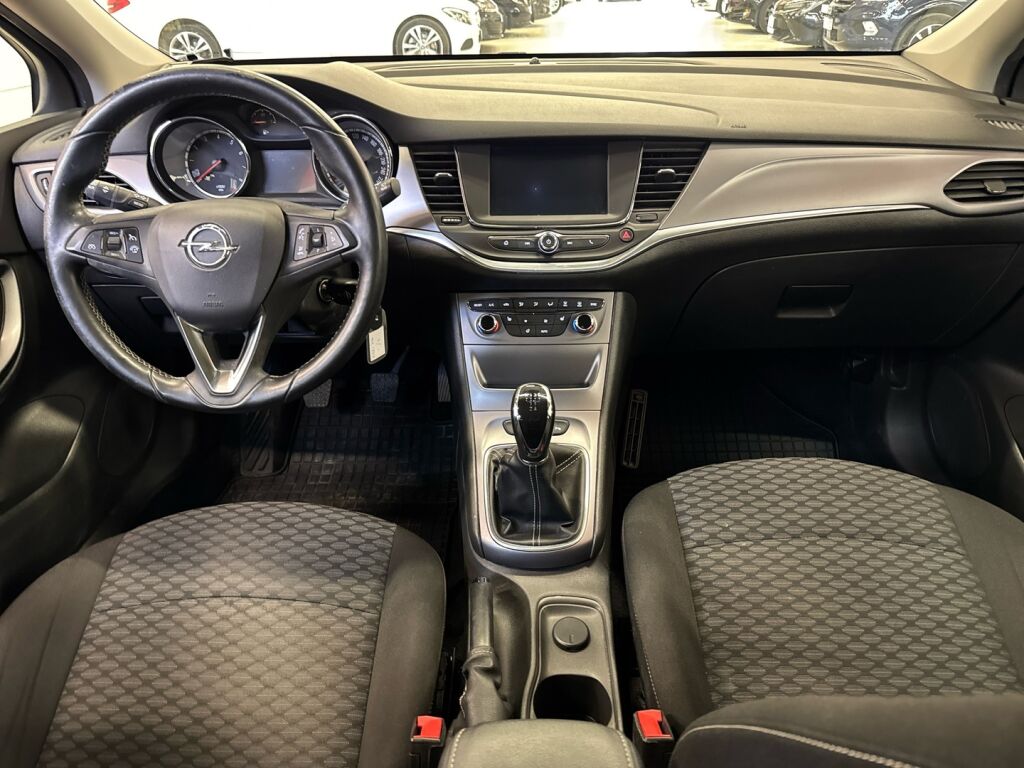 Opel Astra 2017 Punainen