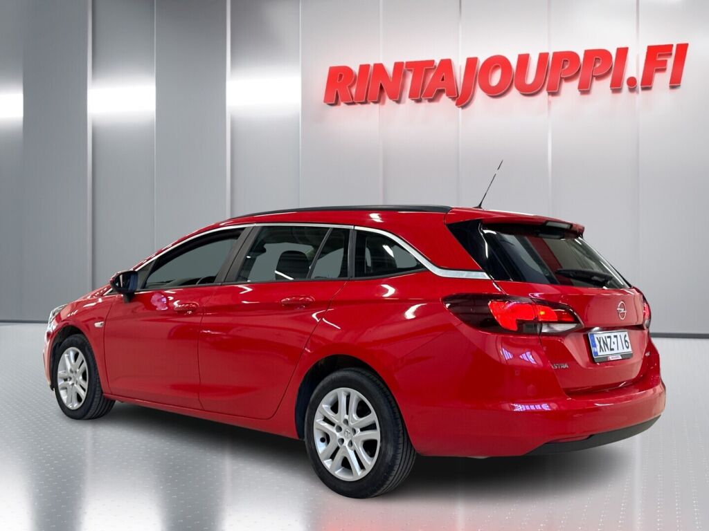 Opel Astra 2017 Punainen