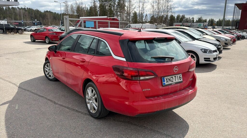 Opel Astra 2017 Punainen