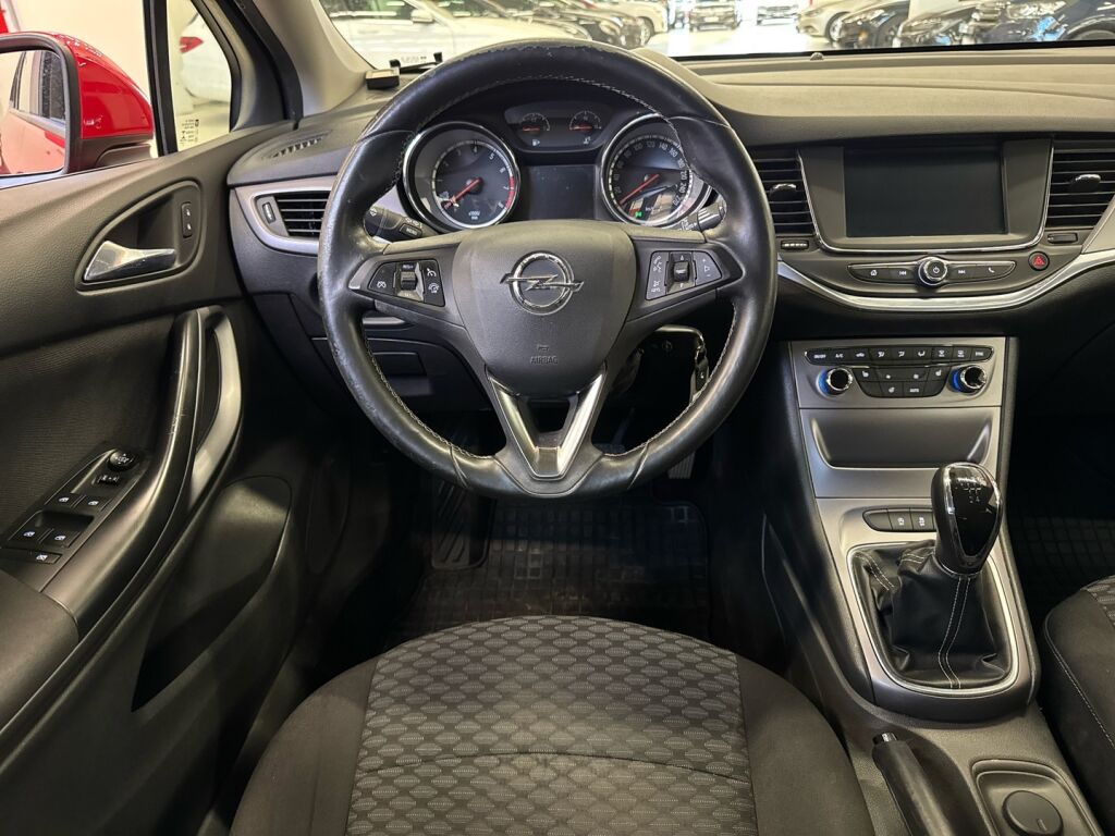 Opel Astra 2017 Punainen