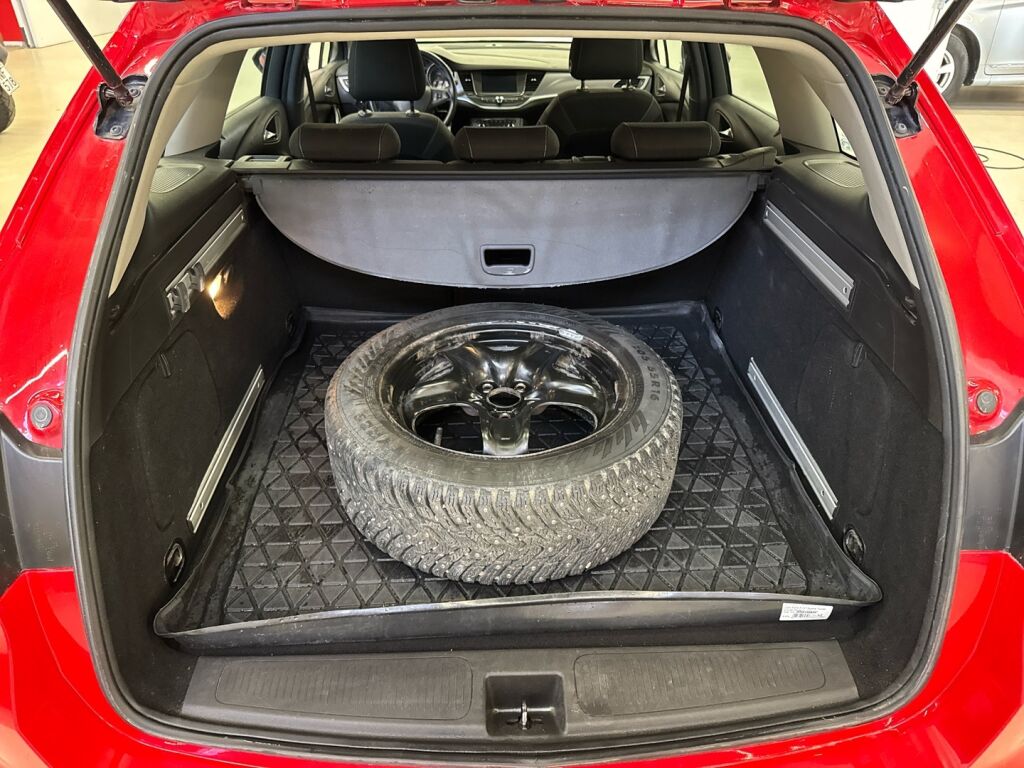 Opel Astra 2017 Punainen