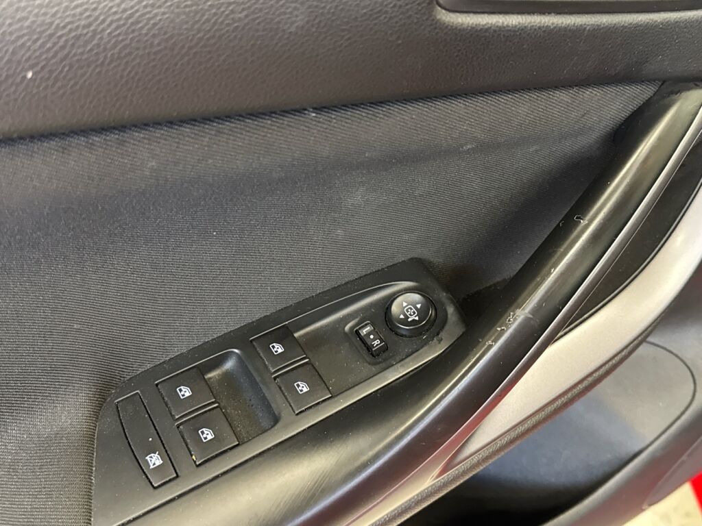 Opel Astra 2017 Punainen