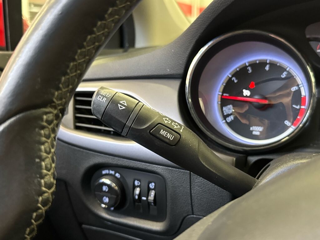 Opel Astra 2017 Punainen