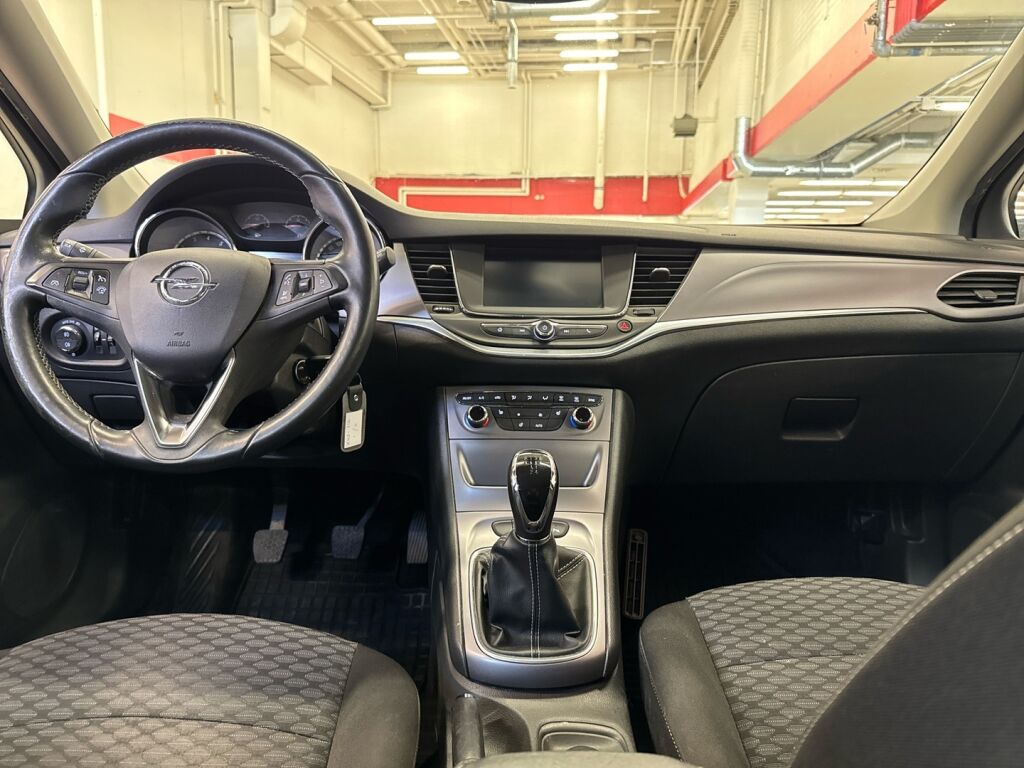 Opel Astra 2017 Punainen