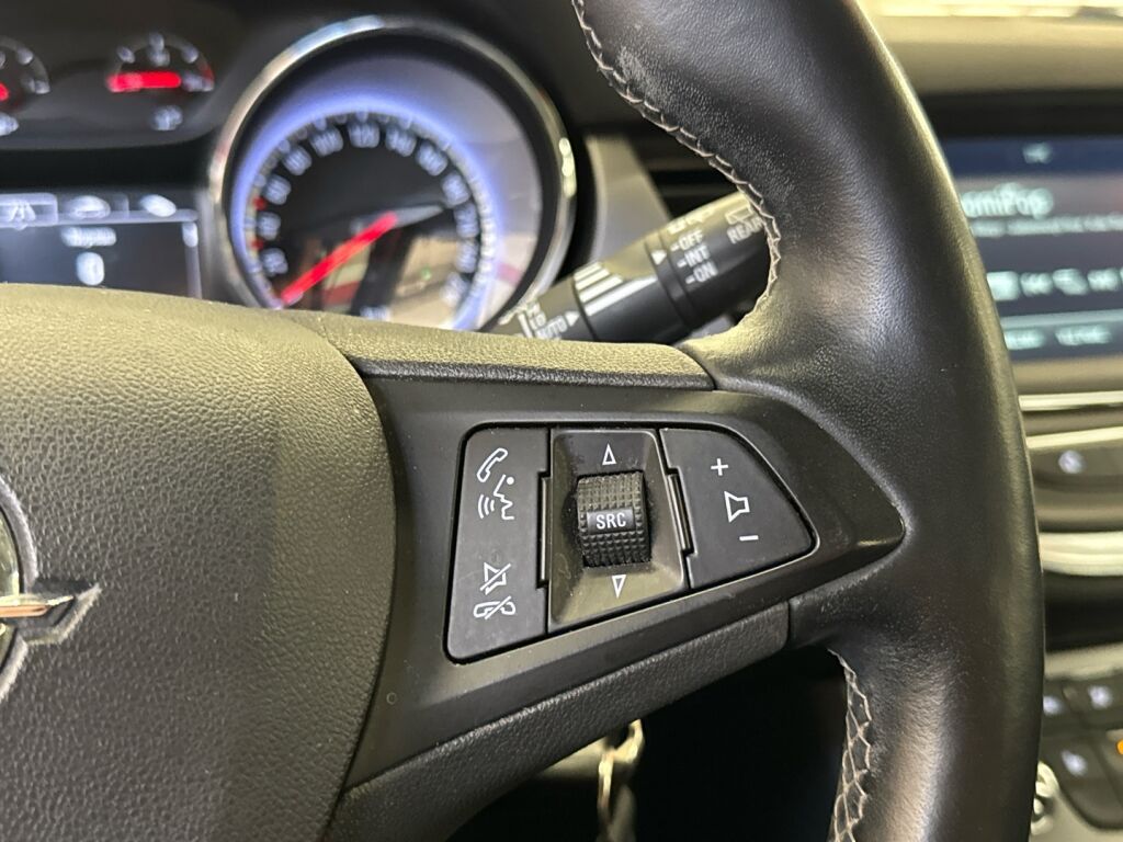 Opel Astra 2017 Punainen