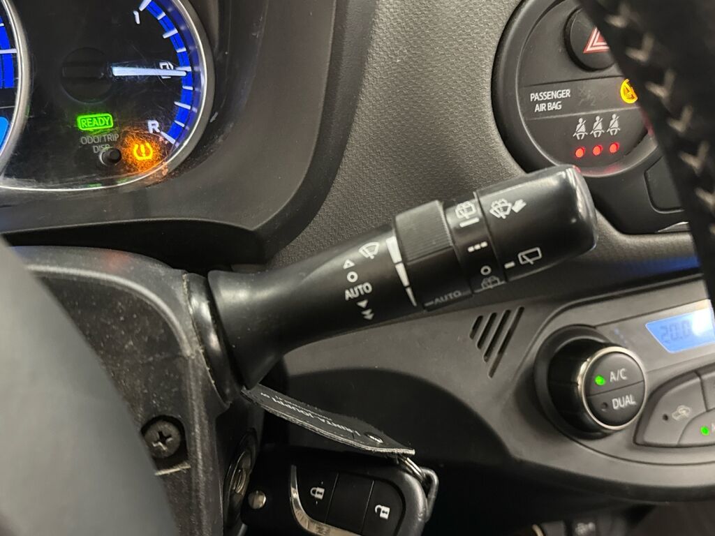 Toyota Yaris 2016 Punainen