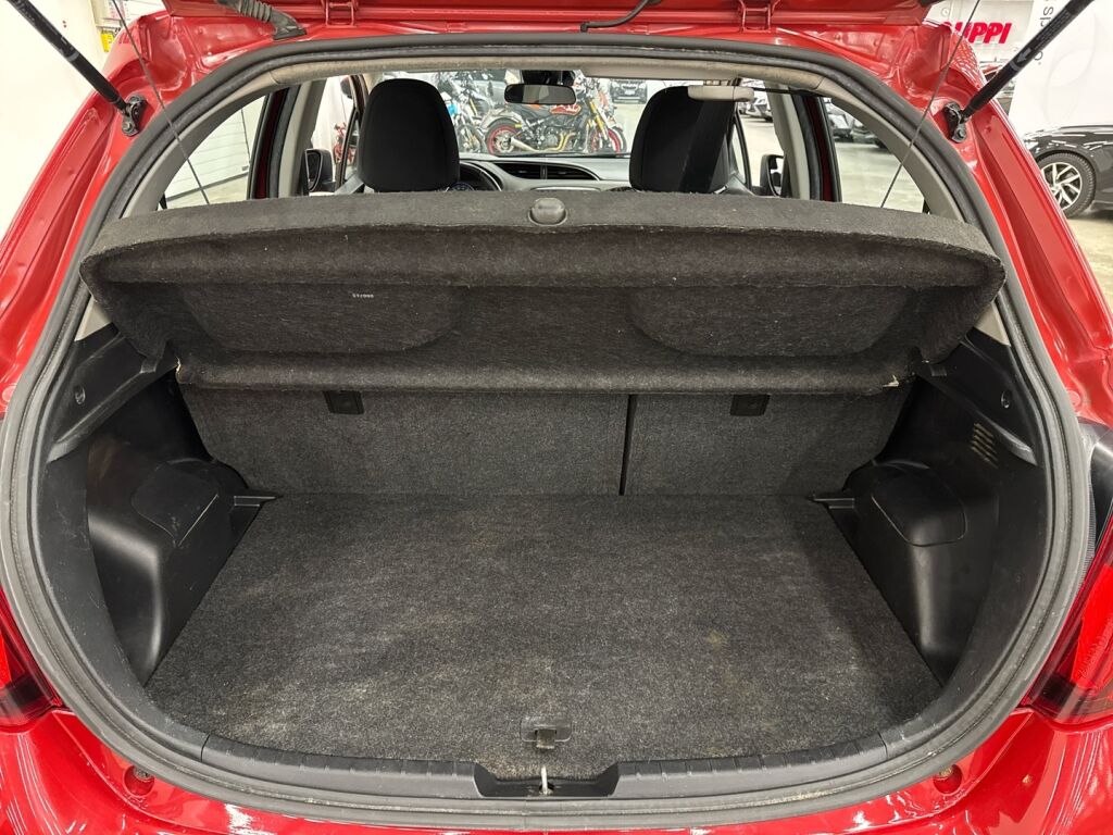 Toyota Yaris 2016 Punainen