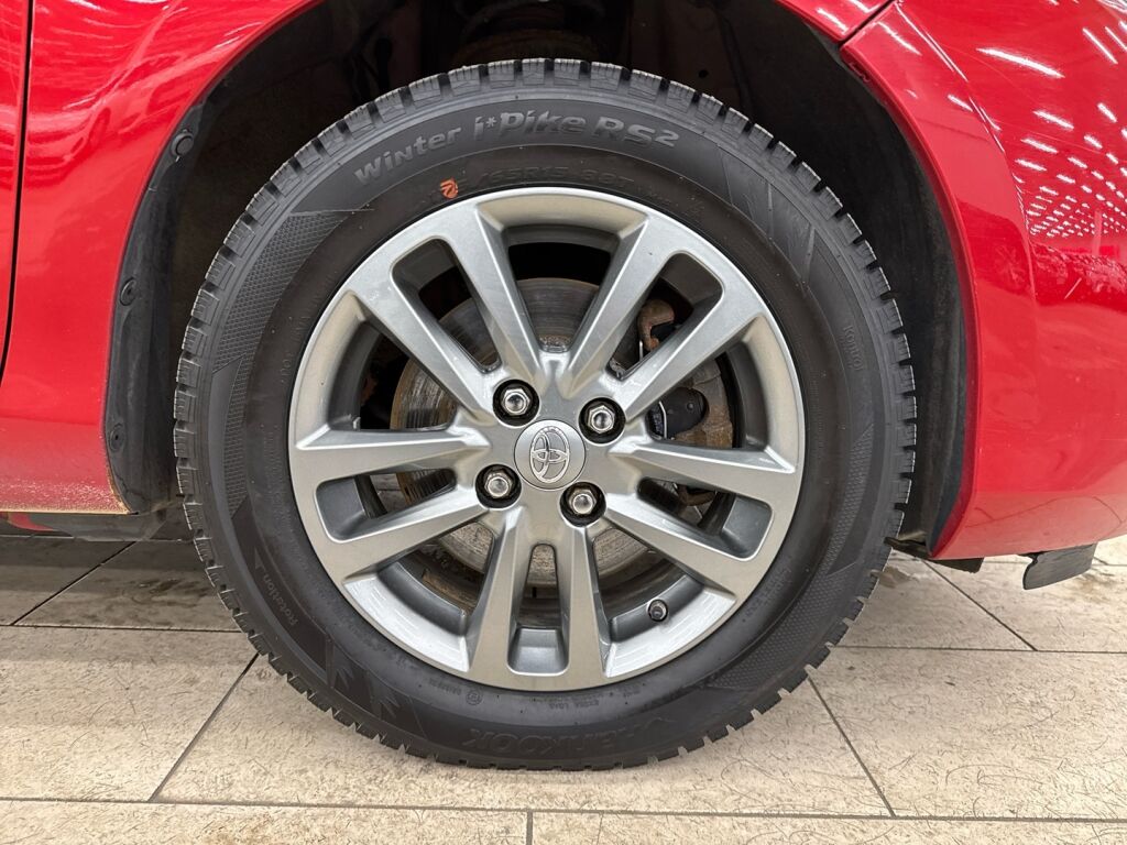 Toyota Yaris 2016 Punainen