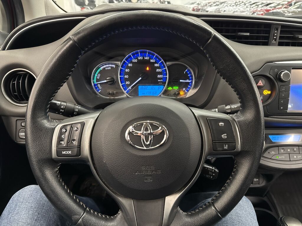 Toyota Yaris 2016 Punainen