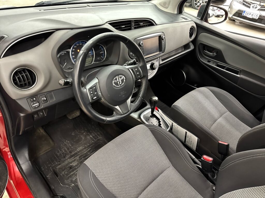 Toyota Yaris 2016 Punainen