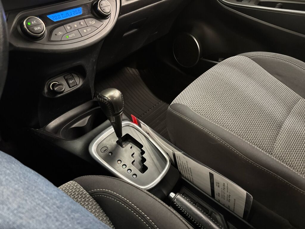 Toyota Yaris 2016 Punainen