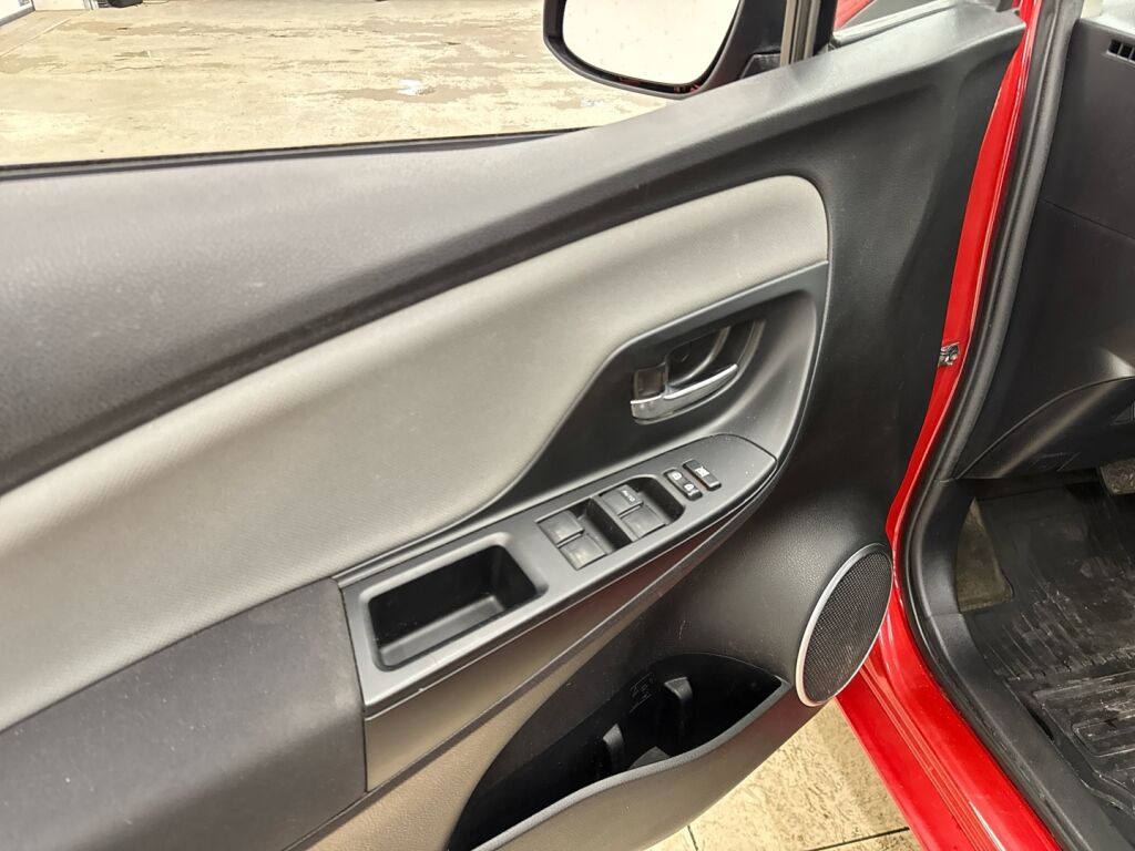 Toyota Yaris 2016 Punainen