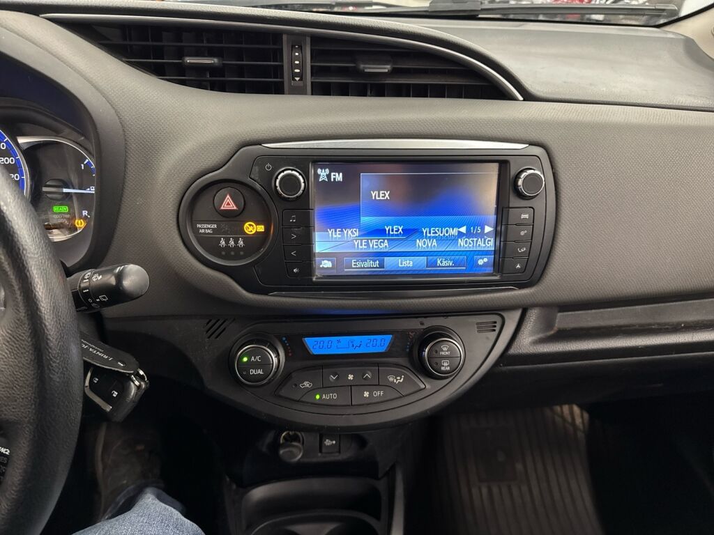 Toyota Yaris 2016 Punainen