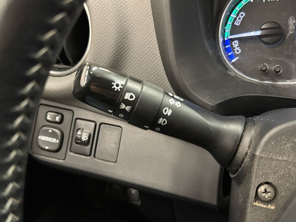 Toyota Yaris 2016 Punainen