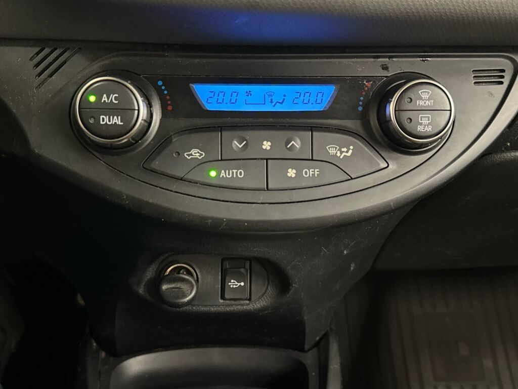 Toyota Yaris 2016 Punainen