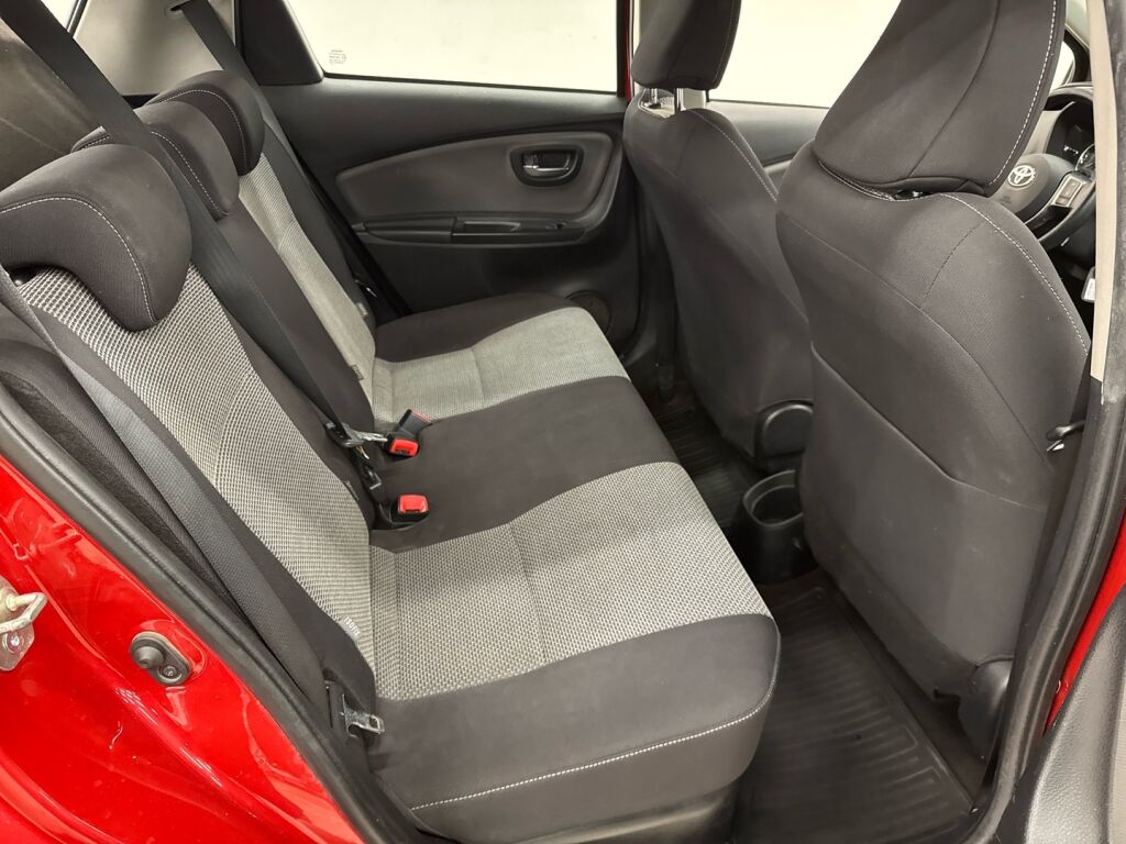 Toyota Yaris 2016 Punainen