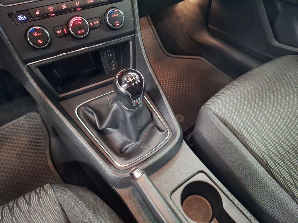 Seat Leon 2016 Musta