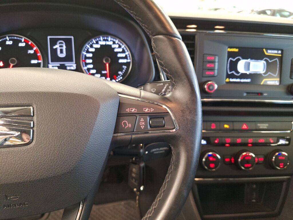 Seat Leon 2016 Musta