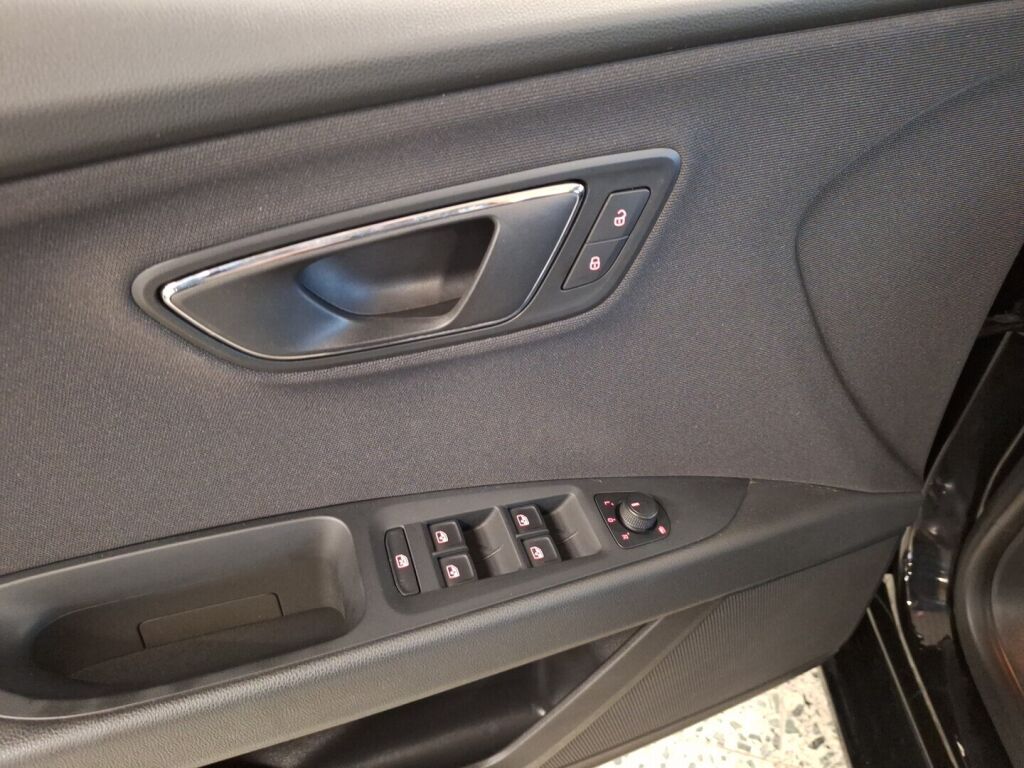 Seat Leon 2016 Musta