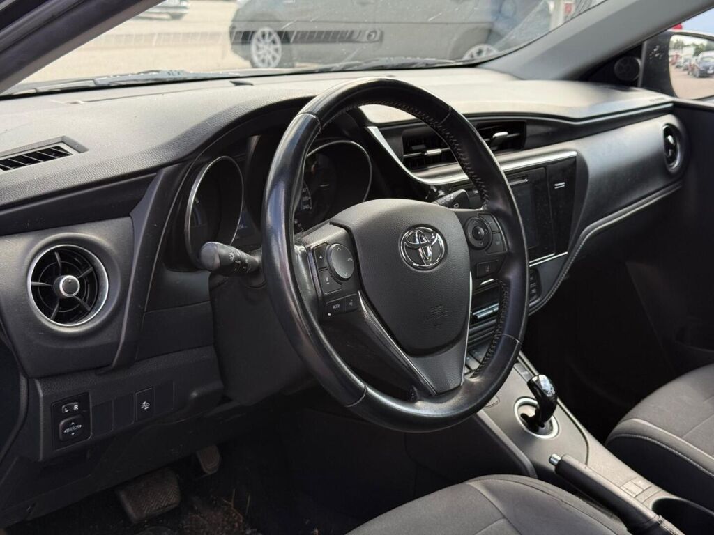 Toyota Auris 2017 Musta