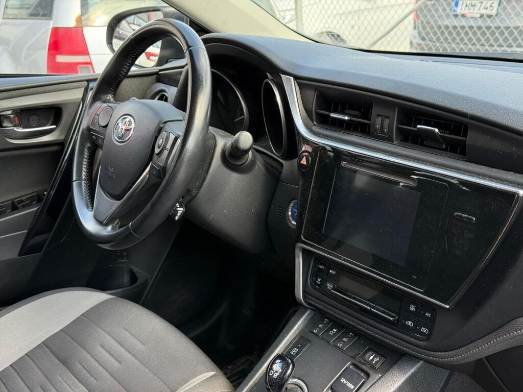 Toyota Auris 2017 Musta