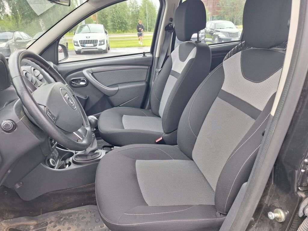 Dacia Duster 2017 Musta
