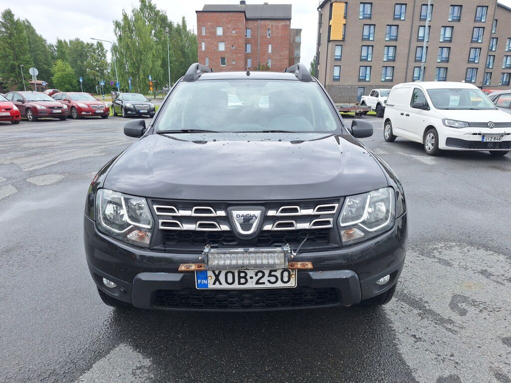 Dacia Duster 2017 Musta
