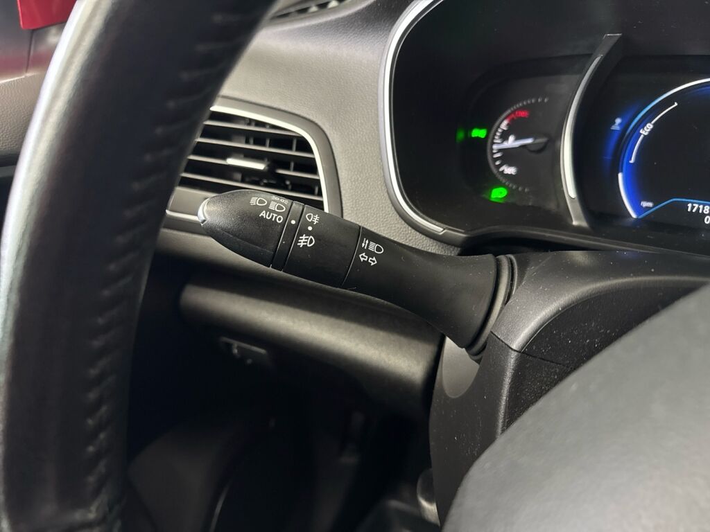 Renault Megane 2017 Punainen