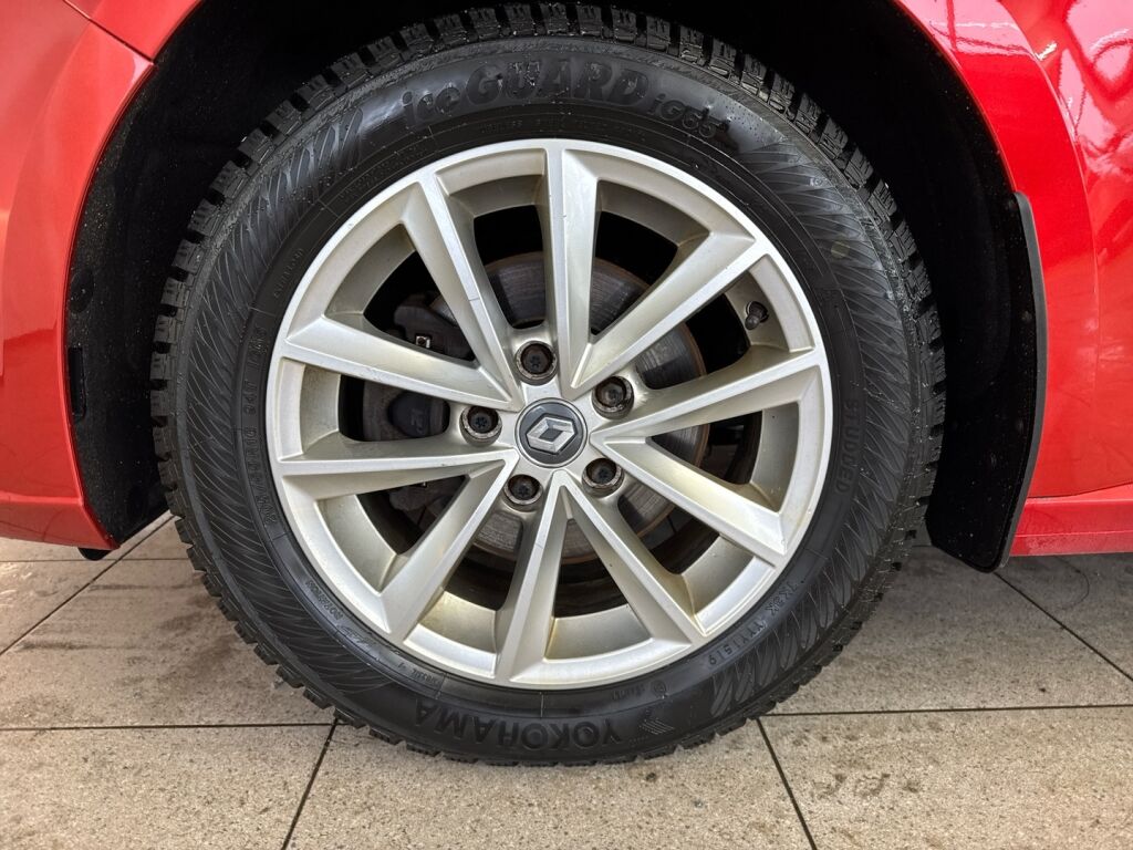 Renault Megane 2017 Punainen