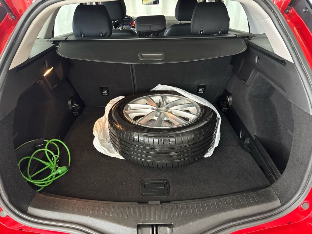 Renault Megane 2017 Punainen