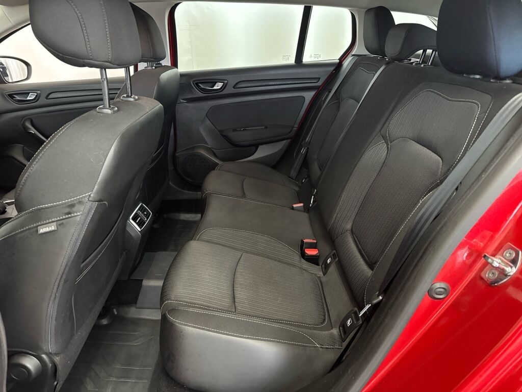 Renault Megane 2017 Punainen