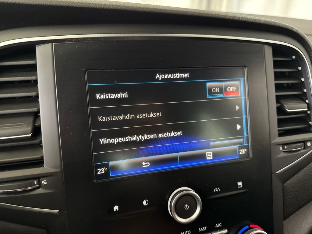 Renault Megane 2017 Punainen