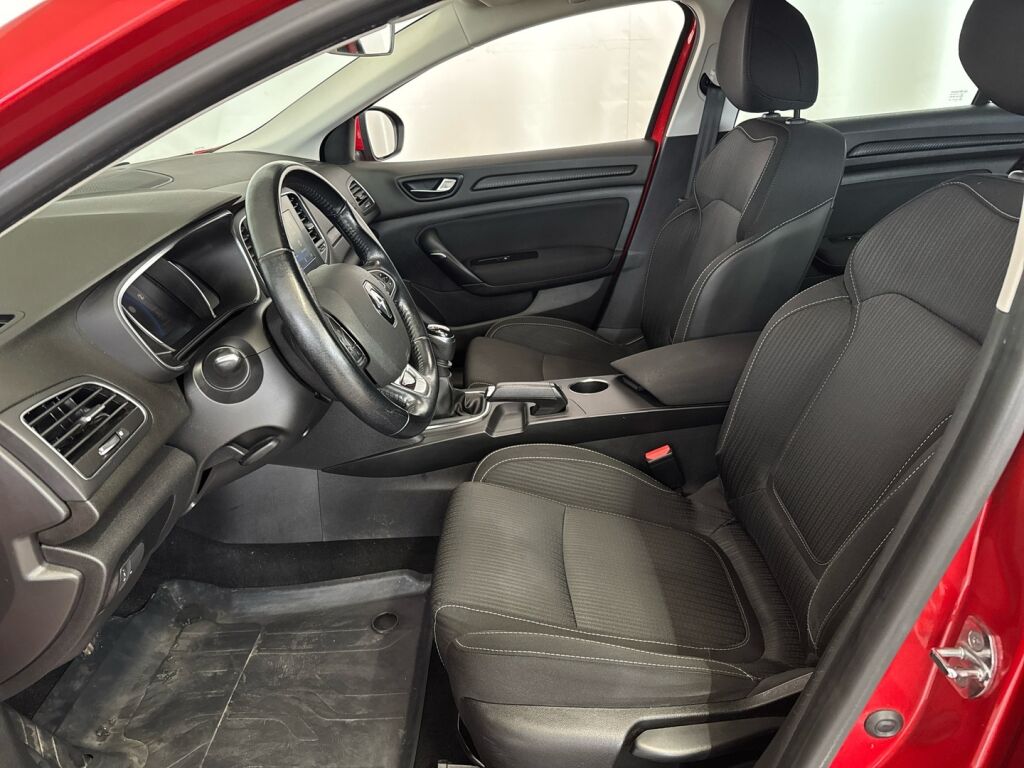 Renault Megane 2017 Punainen