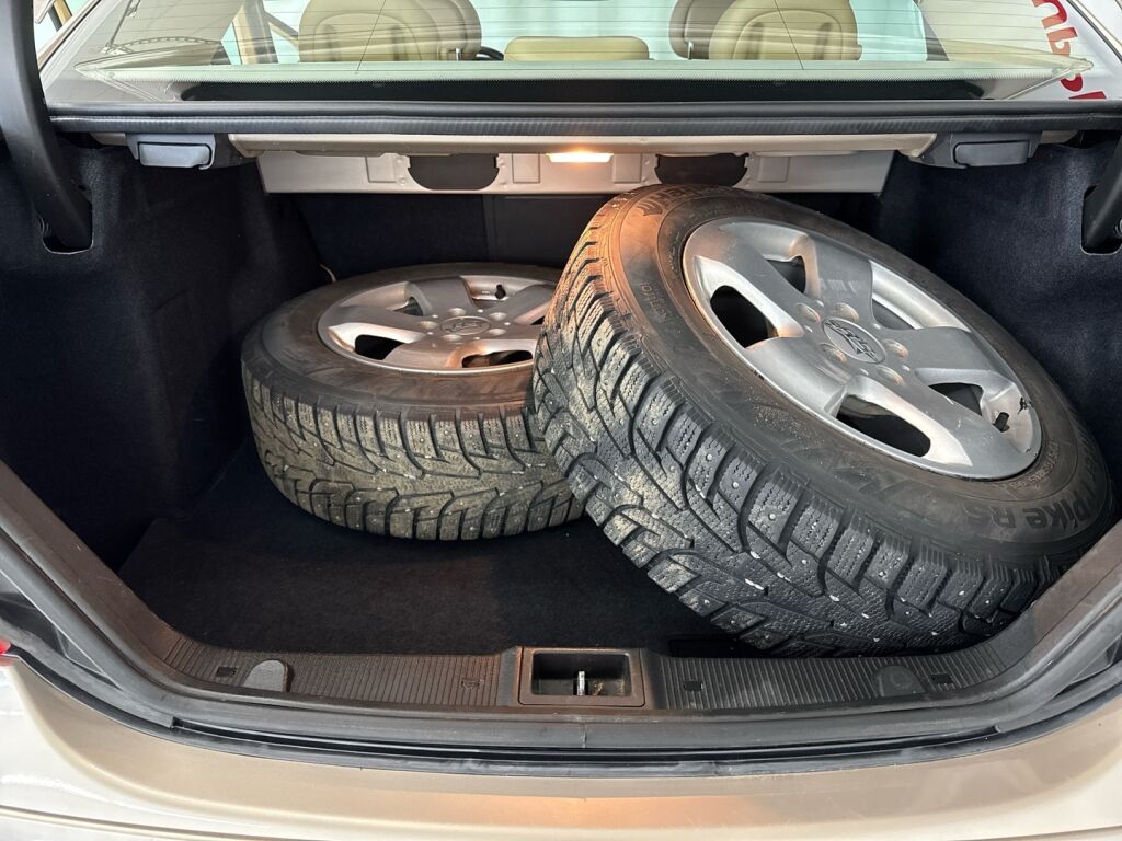 Mercedes-Benz C 2004 Ruskea (beige)