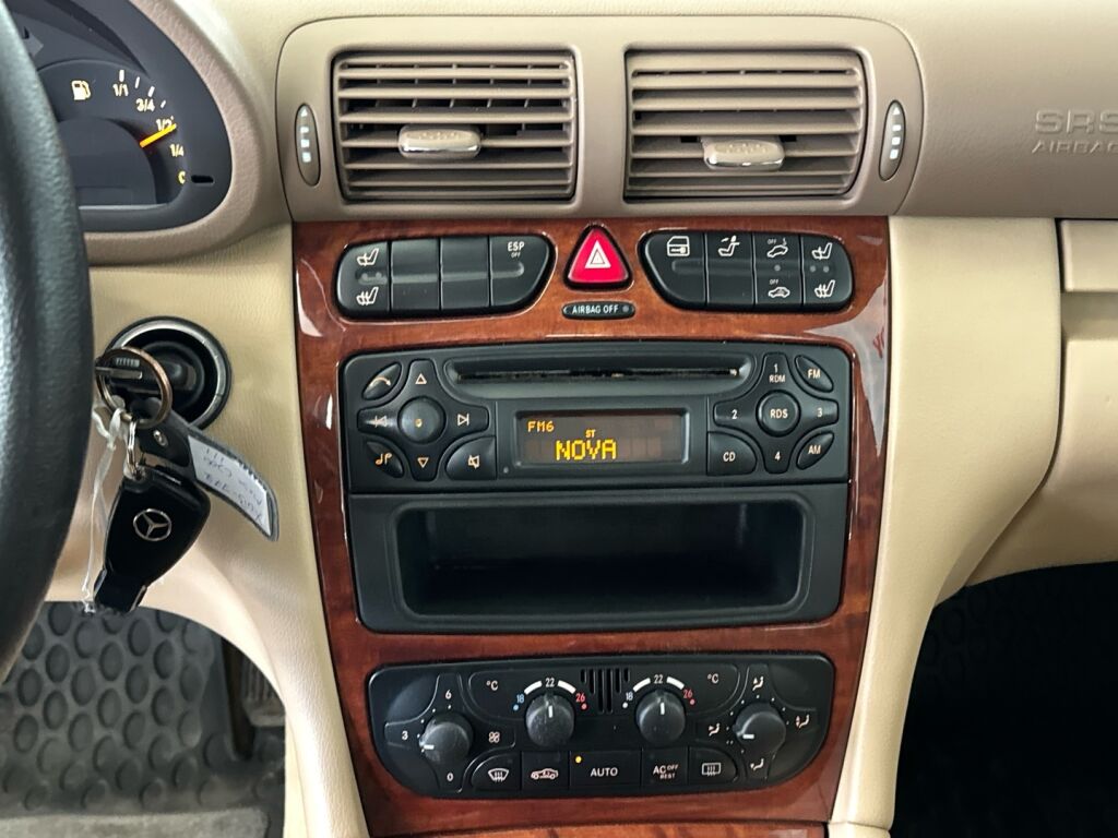 Mercedes-Benz C 2004 Ruskea (beige)