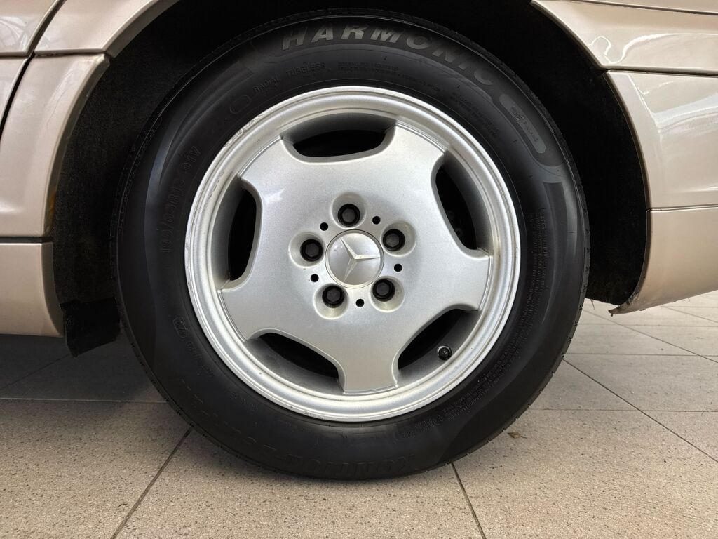 Mercedes-Benz C 2004 Ruskea (beige)