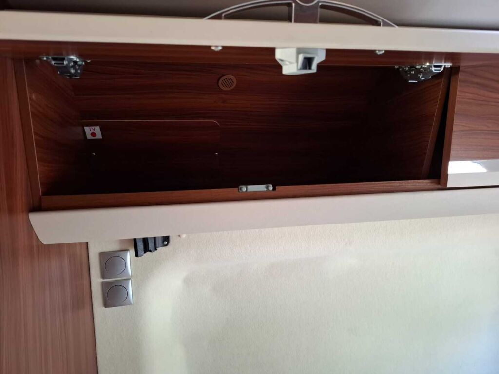 Adria TWIN 600 SP PLATINUM 2017 Hopea