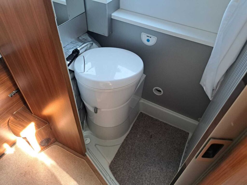 Adria TWIN 600 SP PLATINUM 2017 Hopea